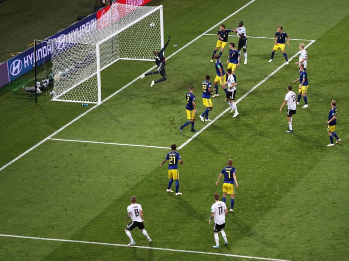 toni-kroos-free-kick-world-cup.jpg